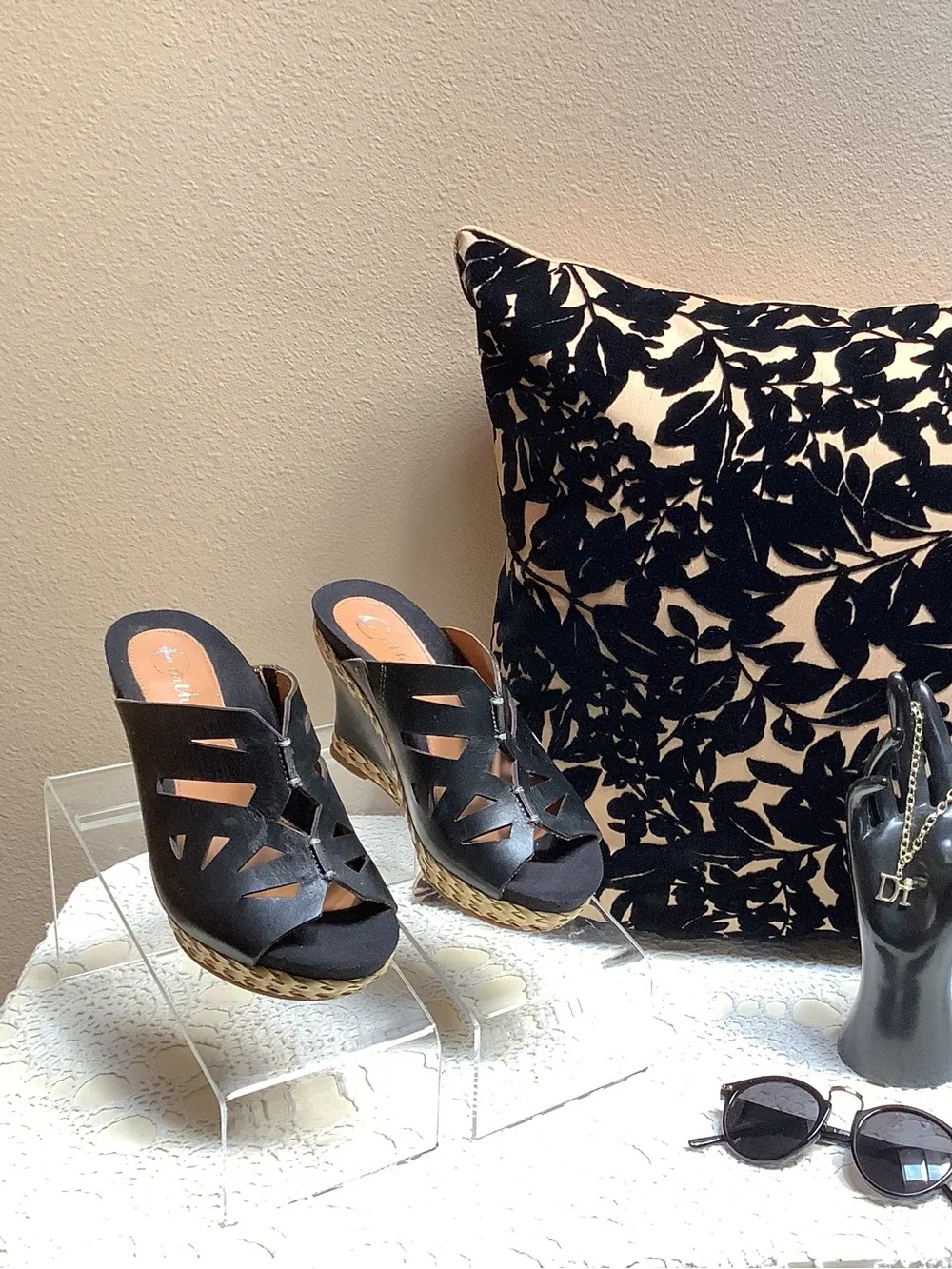 EARTHIES Setina Platform Wedge Sandals Black Leather Excellent! Size 7 B